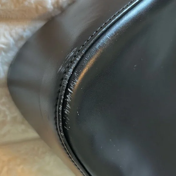 BALLY Made in Italy Classic Black Leather Handbag - Picture 9 of 12